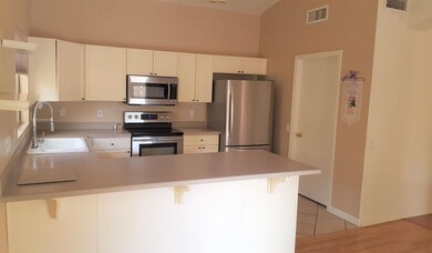 Kitchen with breakfast bar