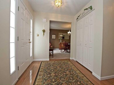 Entry/Foyer.