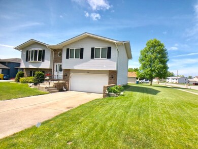 1518 W Pine St, Griffith, IN 46319 - photo 2