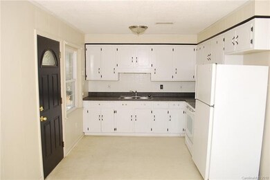 1210 Mclaughlin St, Statesville, NC 28677 - photo 3