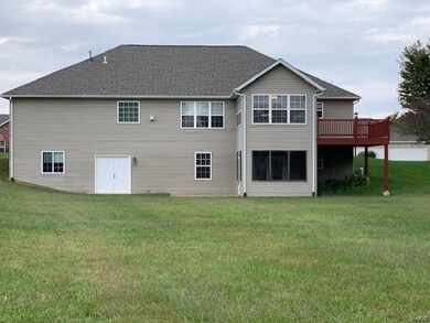 15 Fieldcrest Dr, Maryville, IL 62062 - photo 2