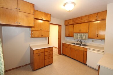 2905 Walnut Ave, Mattoon, IL 61938 - photo 4