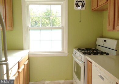 9451 Fairfax Blvd unit 301, Fairfax, VA 22031 - photo 2