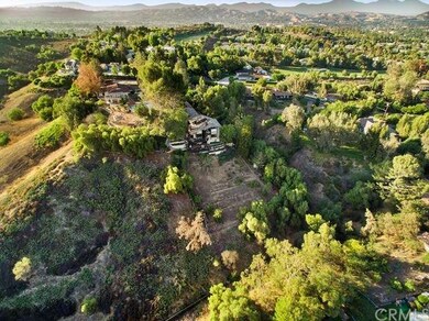 Private and Beautiful Remodeled View Estate in Ray