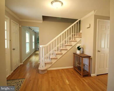 12203 Lake James Dr, Herndon, VA 20171 - photo 2