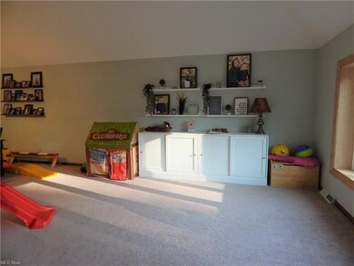 7157 Timber Ln, Olmsted Falls, OH 44138 - photo 5