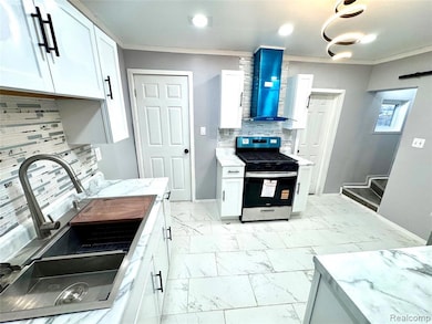 618 N 1st St, Chesaning, MI 48616 - photo 3