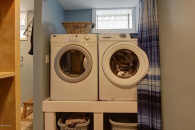 1130 Hoyt St SE, Grand Rapids, MI 49507 - photo 6