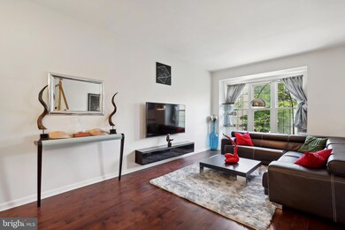 2490 Clover Field Cir, Herndon, VA 20171 - photo 4