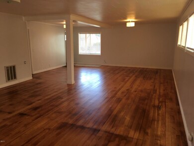 960 living room2