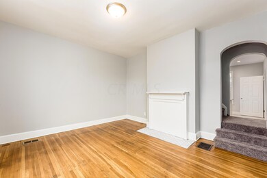 T 976 Oakwood Ave00001