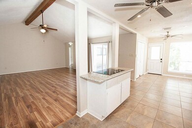 526 W Castle Harbour Dr, Friendswood, TX 77546 - photo 6