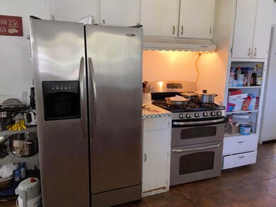 Refrigerator and gas stove convey
