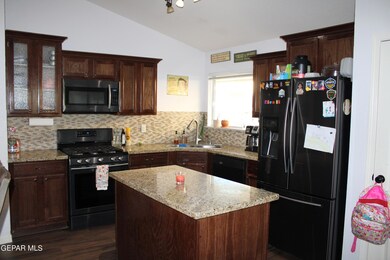 14391 Desert Sage Dr, Horizon City, TX 79928 - photo 4