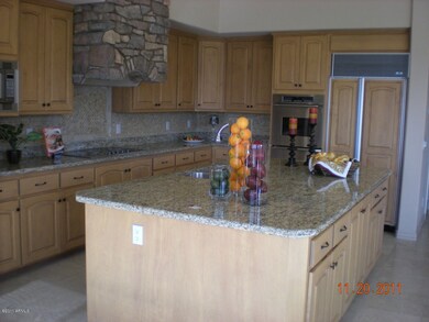 Kitchen w/large island & slab granite
