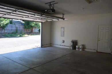 1195 Brookdale Ave, Medford, OR 97504 - photo 4