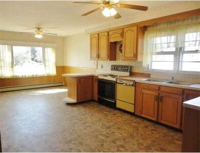 332 Coburn Ave, Worcester, MA 01604 - photo 4