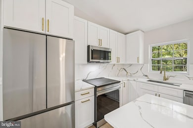 8815 Falling Leaf Dr, Owings, MD 20736 - photo 3