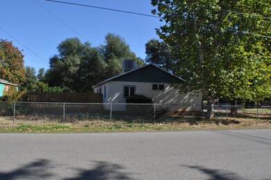 1201 3rd St, Redding, CA 96002 - photo 2