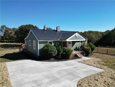 129 Smith Motors Rd, Belton, SC 29627 - photo 2