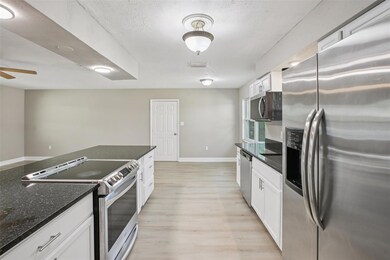 204 E Shell Point Rd, Ruskin, FL 33570 - photo 6