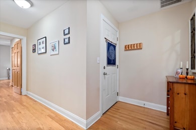 1118 W Pratt Blvd unit 2, Chicago, IL 60626 - photo 2