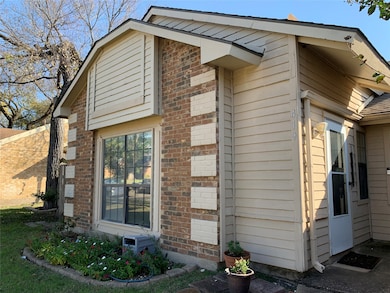 419 Dollins St, Cedar Hill, TX 75104 - photo 2