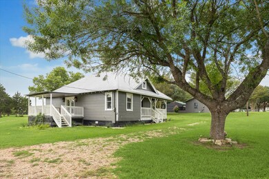Main house,1528 sf, 2 bed/1.5 bath, big living are