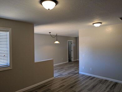 460 Freeman Rd, Central Point, OR 97502 - photo 5