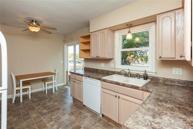 3541 27th St, Des Moines, IA 50310 - photo 6