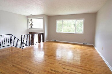 002a-LivingRoom