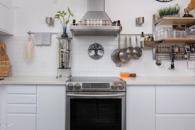 500-600 stove top with ample storage