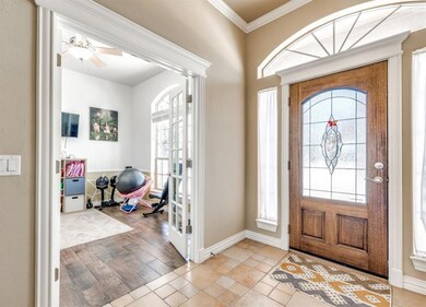 Entryway featuring crown molding, ceiling fan, and