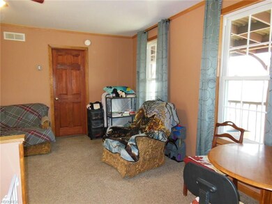 Living room/dining combo