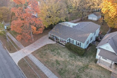 1345 E Walnut St-7