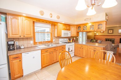 912 Weston St, Lansing, MI 48917 - photo 3