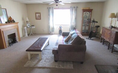 610 S Applegate Livingroom Main
