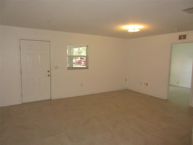 319 11th Ave E Living Room