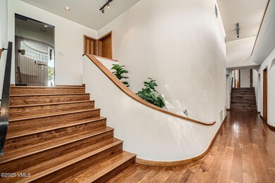 Flowing Entry Stairs