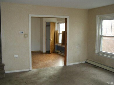 828 Chestnut St, Emmaus, PA 18049 - photo 3