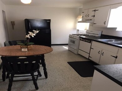 Great fully equipped kitchen with loads of counter