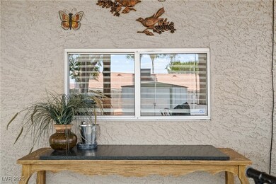 6629 Coastal Breeze Ct, Las Vegas, NV 89108 - photo 5