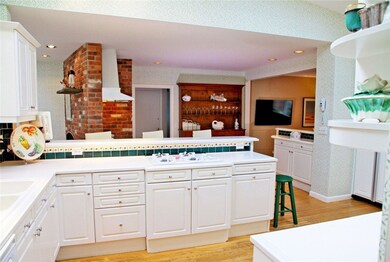 136 E Hill Dr, Cranston, RI 02920 - photo 5