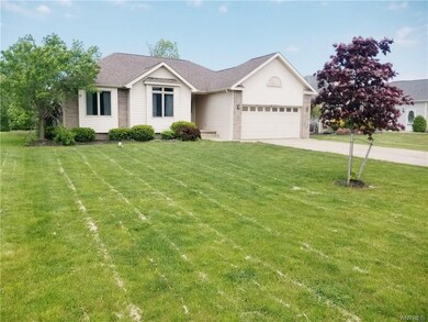 2659 Pinelake Dr, Niagara Falls, NY 14304 - photo 2