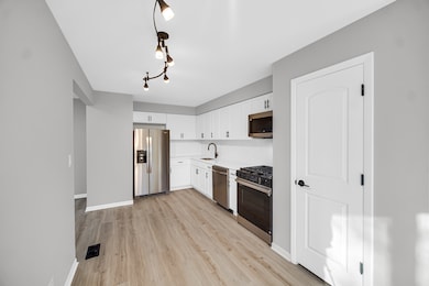 6827 Sussex Rd, Tinley Park, IL 60477 - photo 5