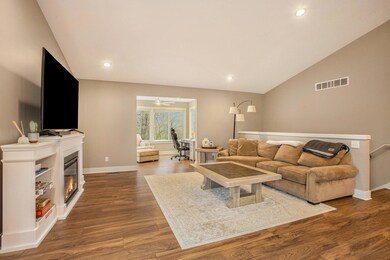 90 Brewer Park Cir, Grand Rapids, MI 49548 - photo 7