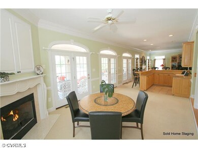 Breakfast Nook - Huge Florida Room with Cozy Firep