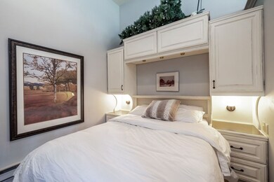 Queen bed in the bedroom