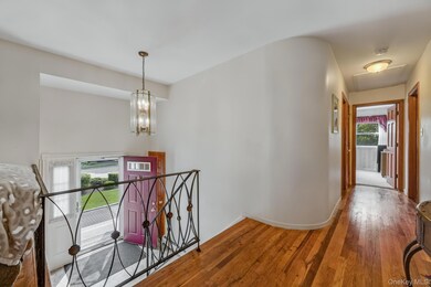 20 Peppermint Rd, ComMacK, NY 11725 - photo 6