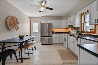 202 N Lincoln St, Hebron, IN 46341 - photo 2